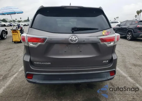 2015 Toyota Highlander Xle z USA, uszkodzony, nr VIN 5TDKKRFH0FS097825